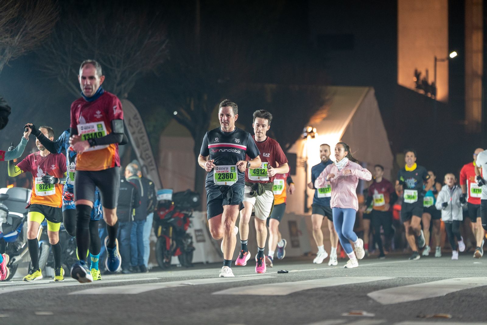 En imágenes: búscate en tu llegada a meta de la Carrera de San Antón 2026 (7)