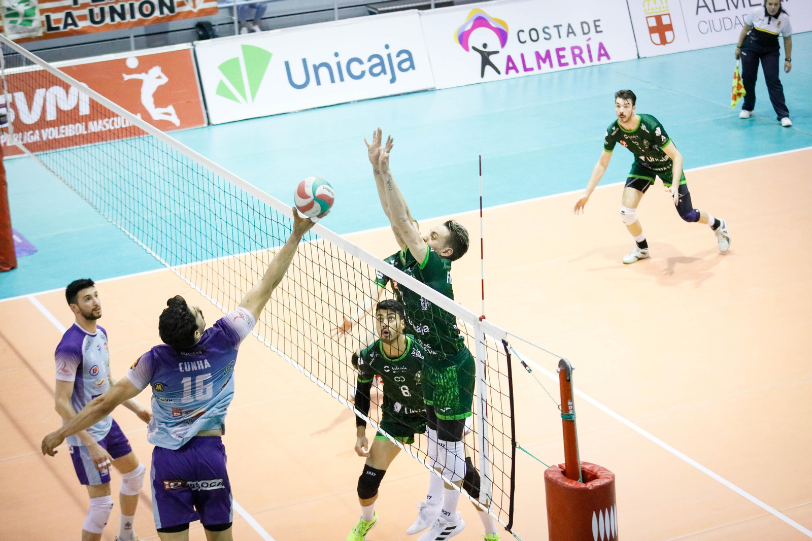 Imágenes del partido entre Unicaja Almería y Grupo Herce Soria