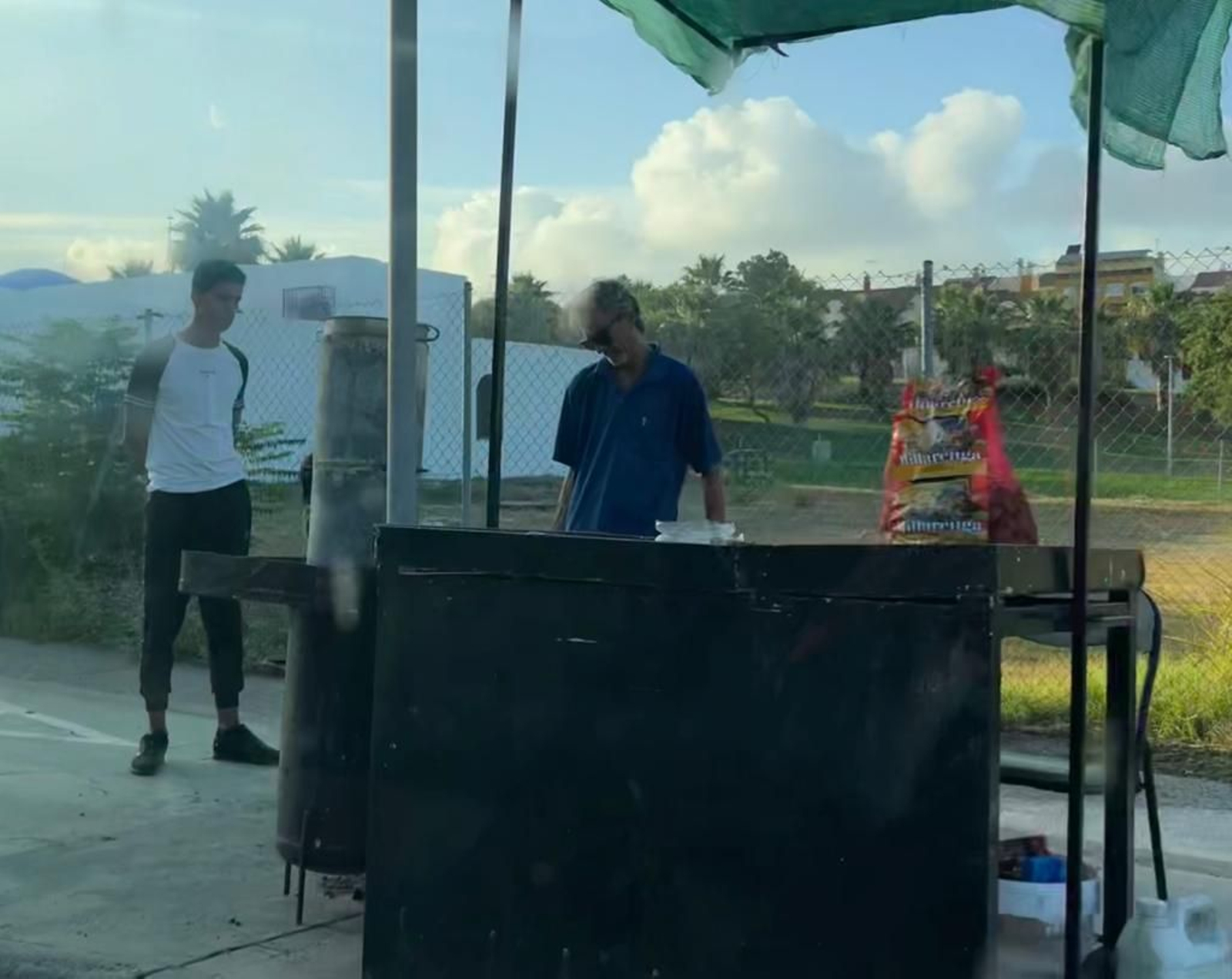 Un puesto de castañas en Algeciras.