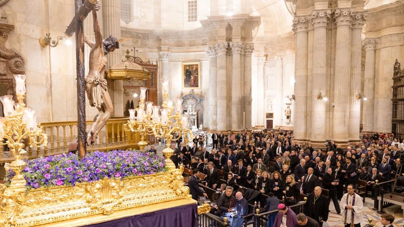 El Cristo de la Misericordia en el altar mayor de la Catedral.