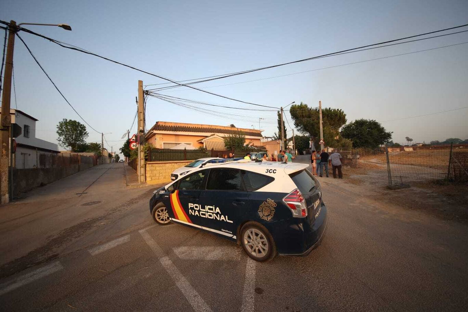 Incendio en Jerez: desalojos por precaución en el Serrallo y La Teja