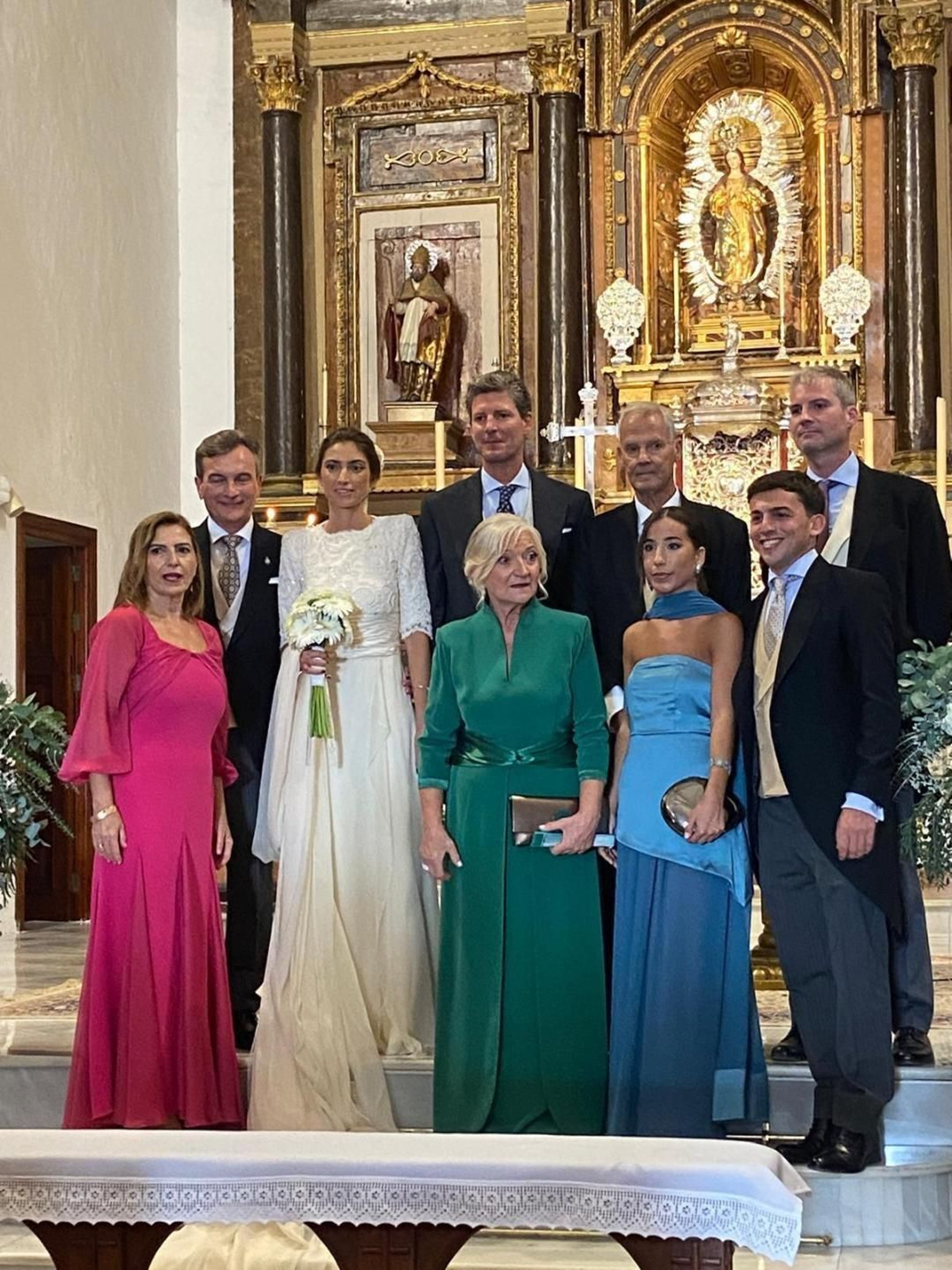 El nuevo matrimonio, con María de los Ángeles Rodríguez, Eduardo González y su hijo, Ángel y Antonio Plaza, Isabel Selma y Berta Fernández