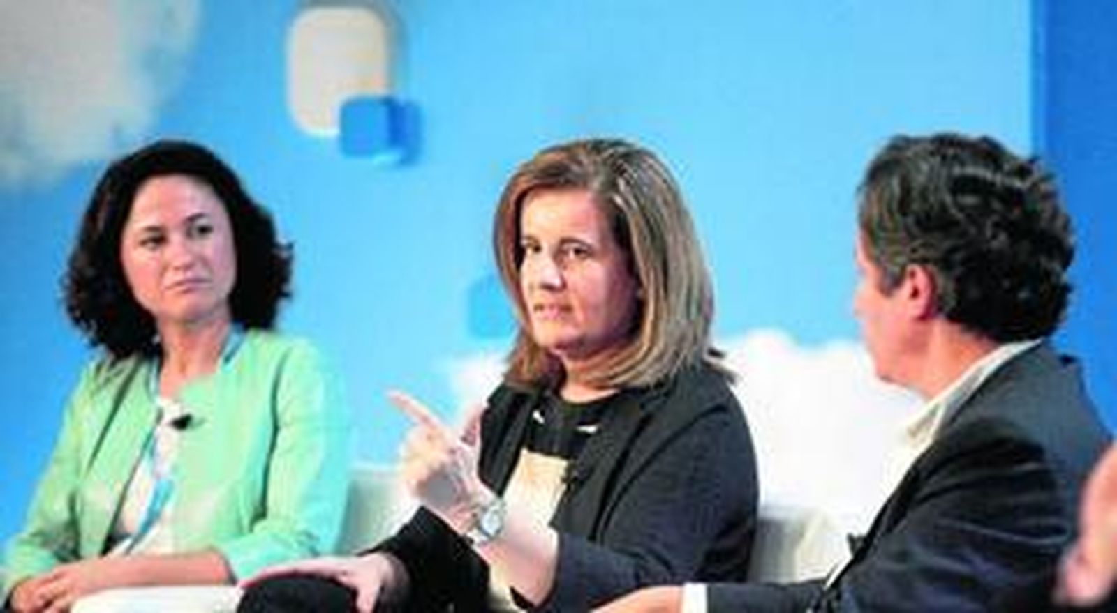 La ministra Fátima Báñez, ayer, durante su intervención.