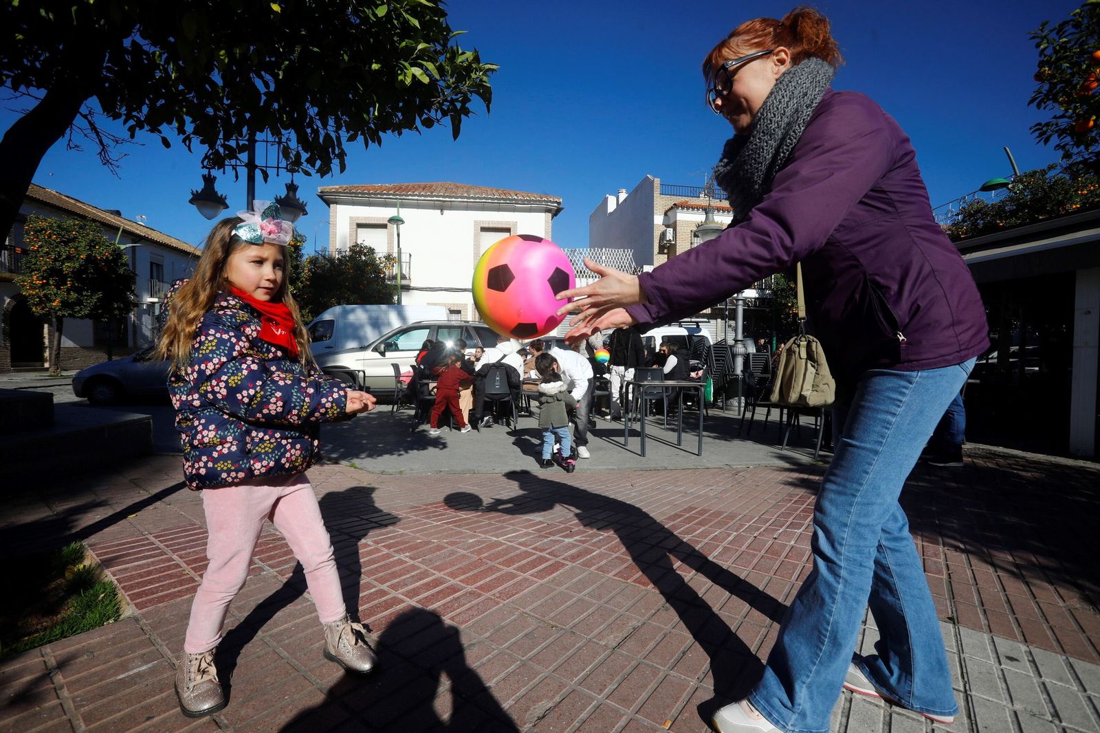Los niños de Córdoba disfrutan de sus regalos de Reyes, en imágenes