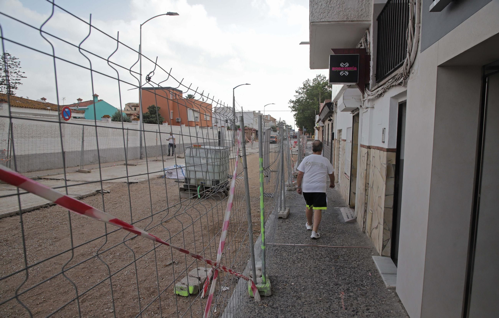 Fotos de las obras de renovación de infraestructuras hidráulicas en la avenida Diputación de Algeciras