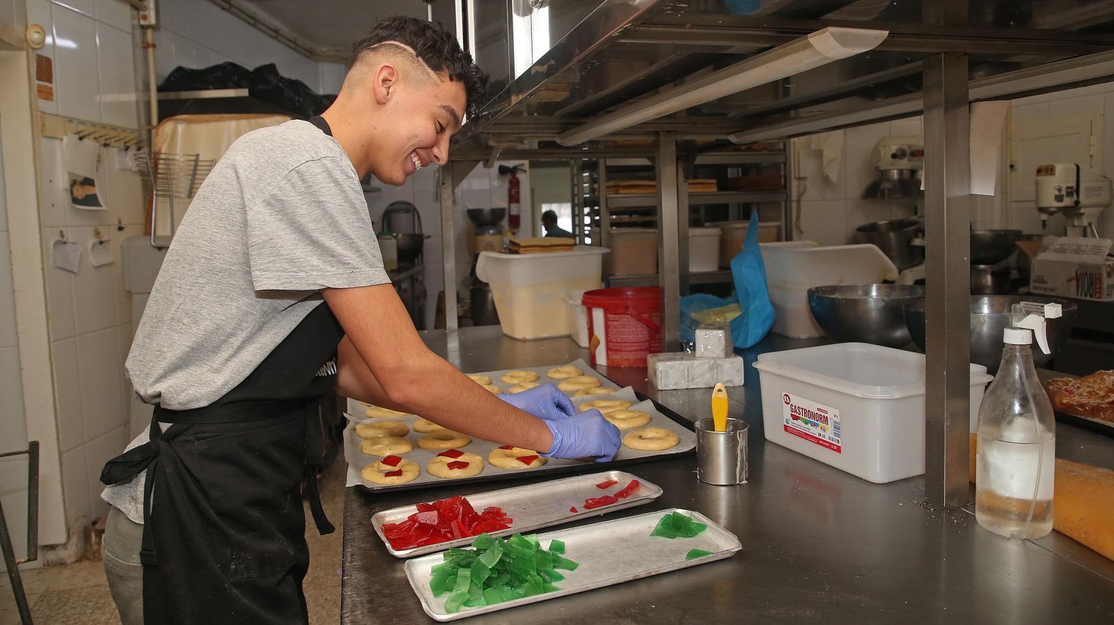 Fotos de la elaboración del roscón de Reyes artesano de La Tarifeña