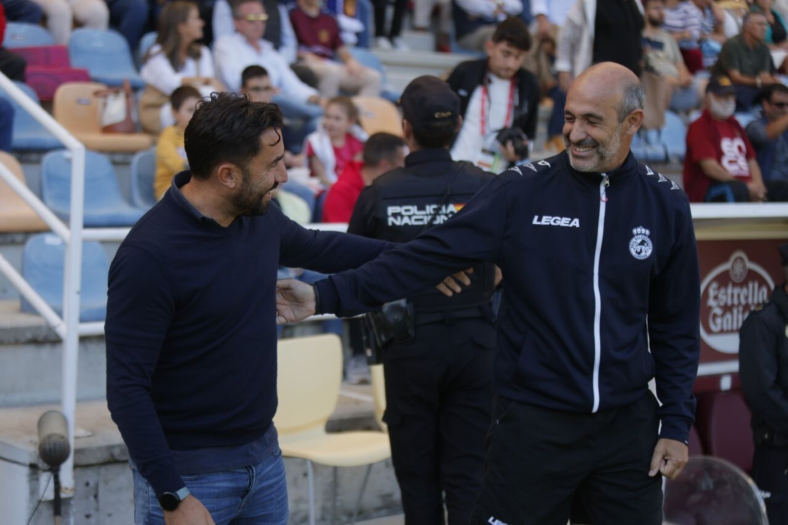 Fernández y Monteagudo se saludan antes del encuentro