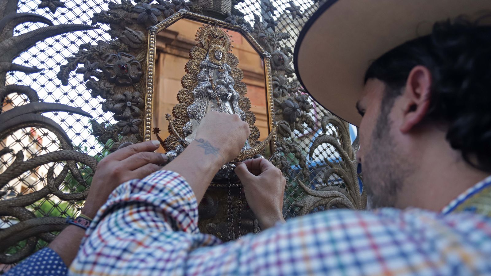 Entrega de la Medalla de la ciudad a la hermandad del Rocío de Algeciras