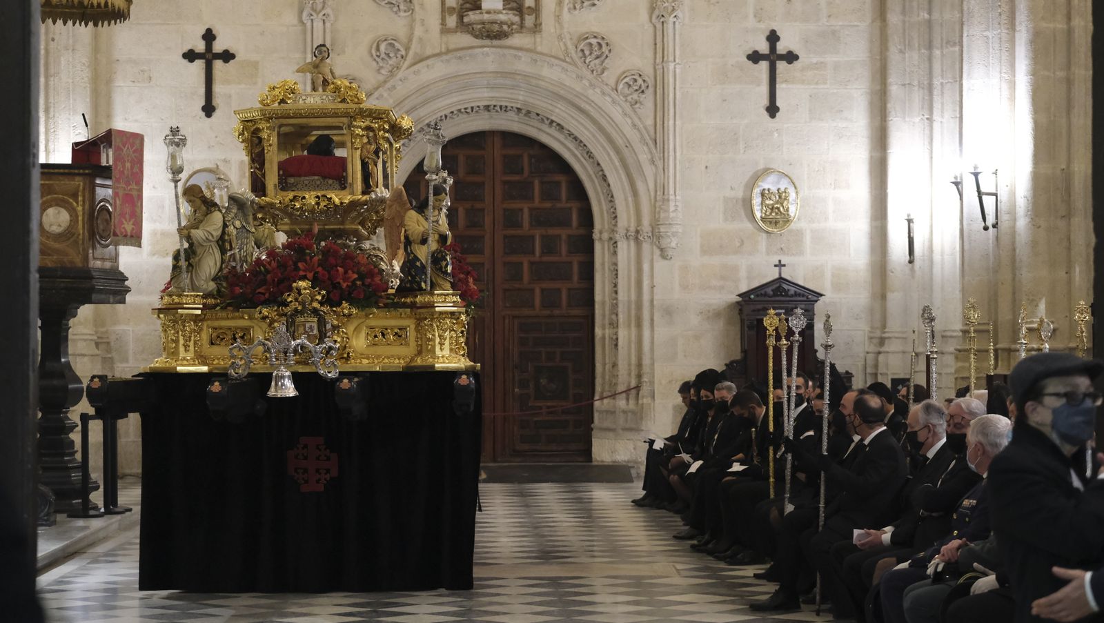 Procesión del Santo Entierro en Almería, en imágenes.