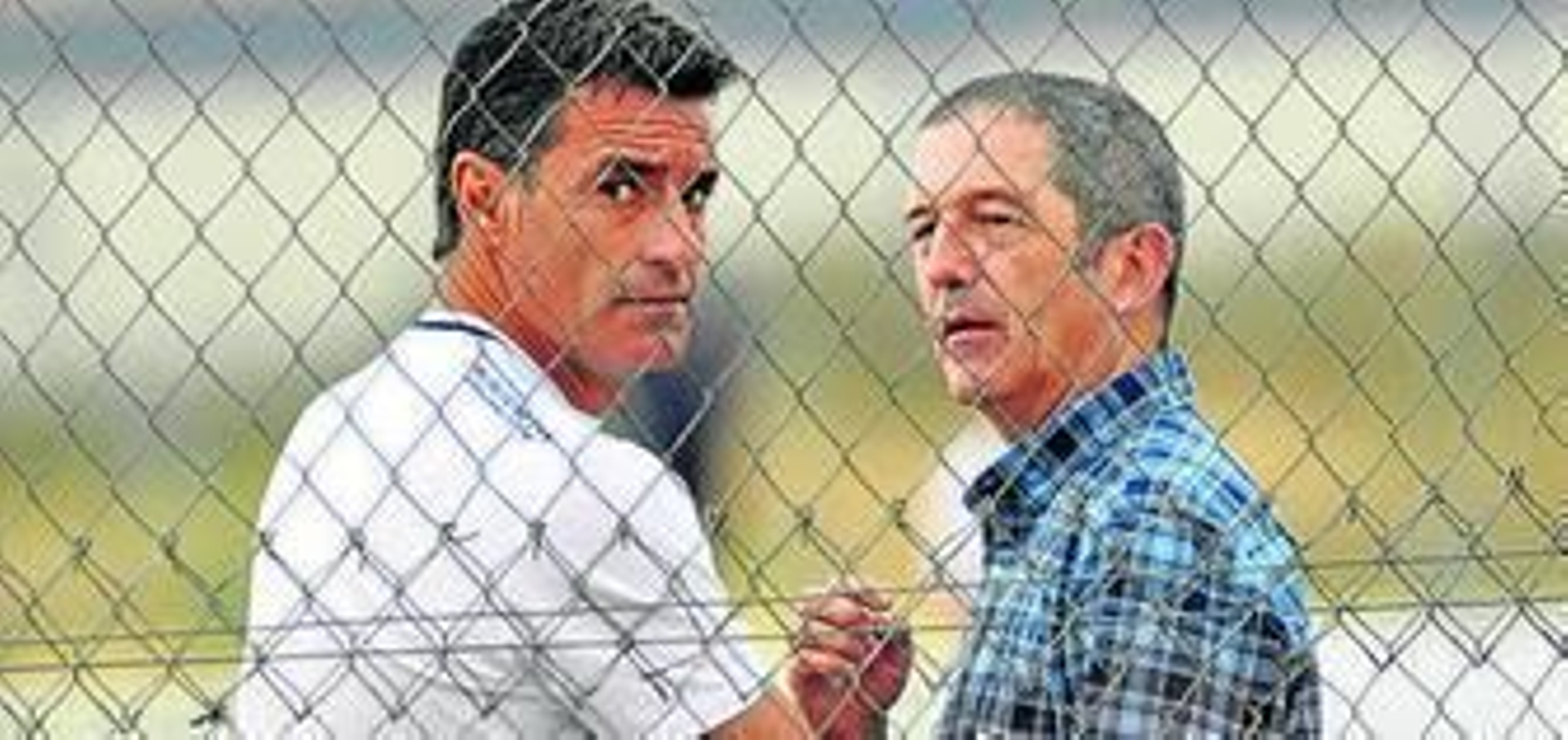El psicólogo José Carrascosa, arriba con un grupo y abajo con Míchel.