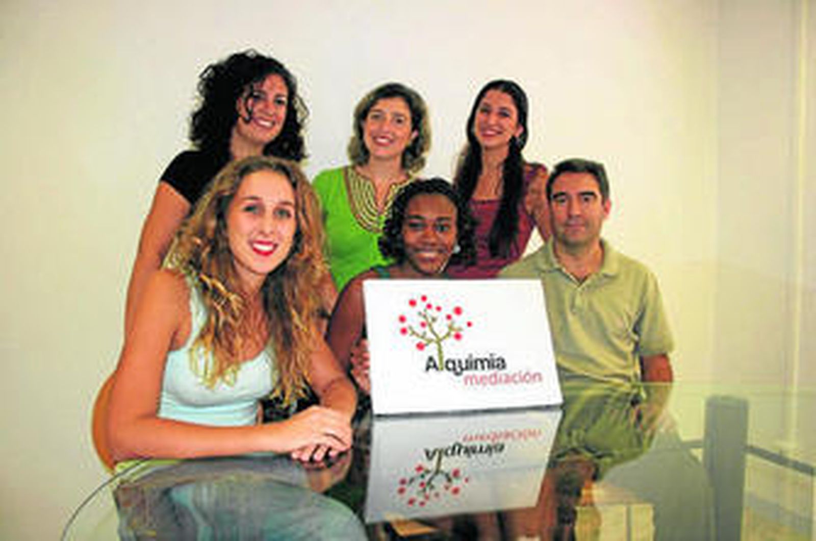 Alquimia Mediación: Rocío Cardero, Ana Cobo, Cristina Abad, Ana Rojas, Paulina Muñoz y Alejandro Sánchez.