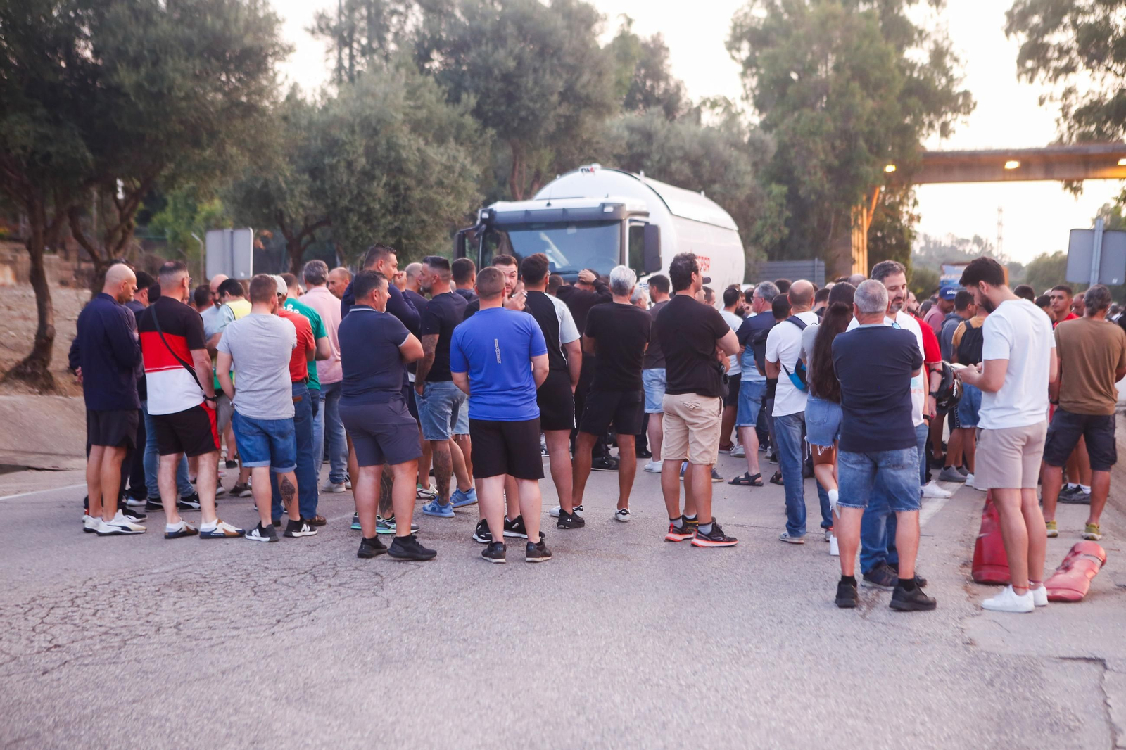 La primera jornada de la huelga del metal en el Campo de Gibraltar, en imágenes