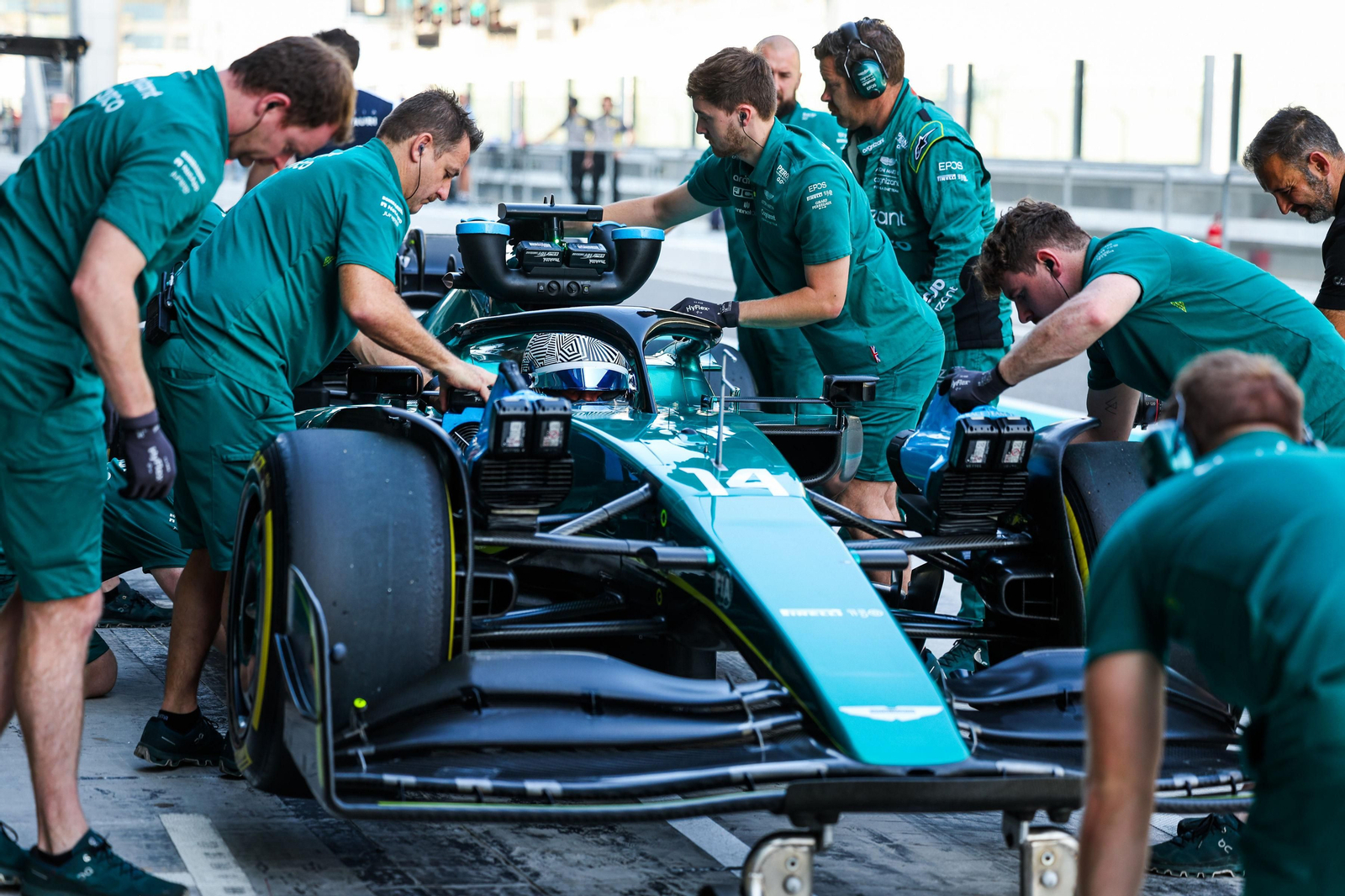 Las escuderías de  Fórmula uno se prueban tras el fin de temporada