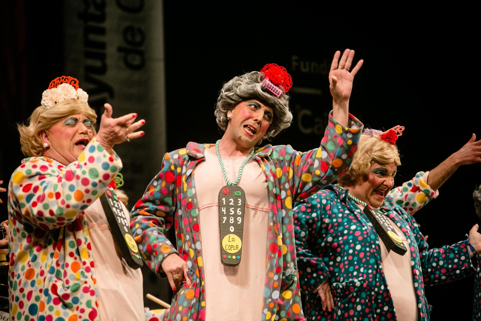 Chirigota "el sábado me lo trago enterito y el domingo me lo repito".