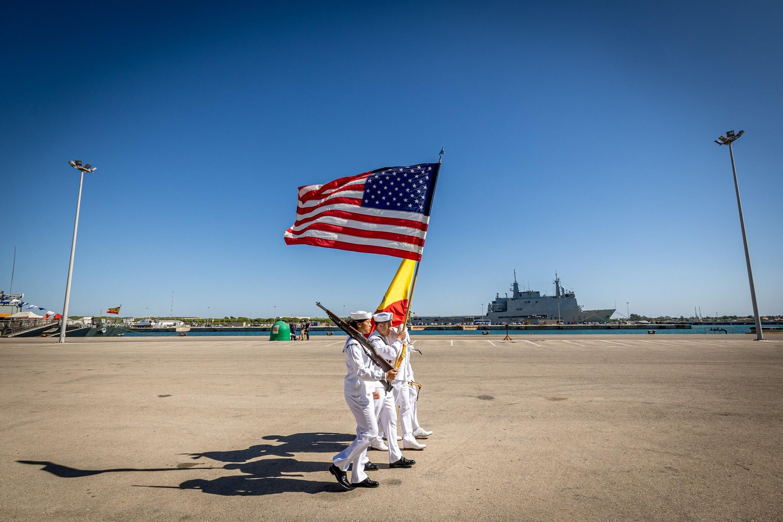Imágenes: España y EEUU conmemoran 70 años de "guardias juntos" en la Base de Rota