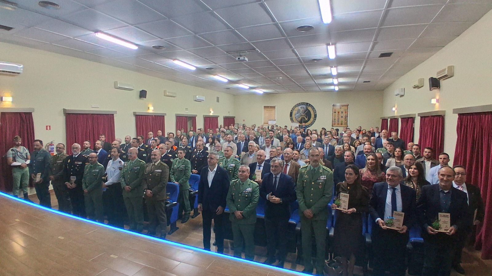 Foto grupal de los asistentes a la gala de clausura de la séptima edición de La Desértica.