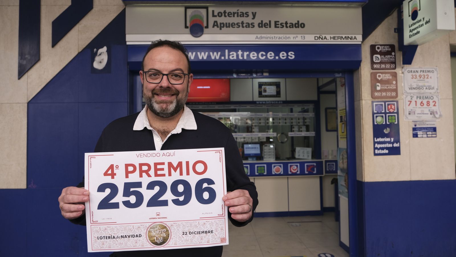 Imágenes de los premiados por la Lotería de Navidad en Almería y provincia