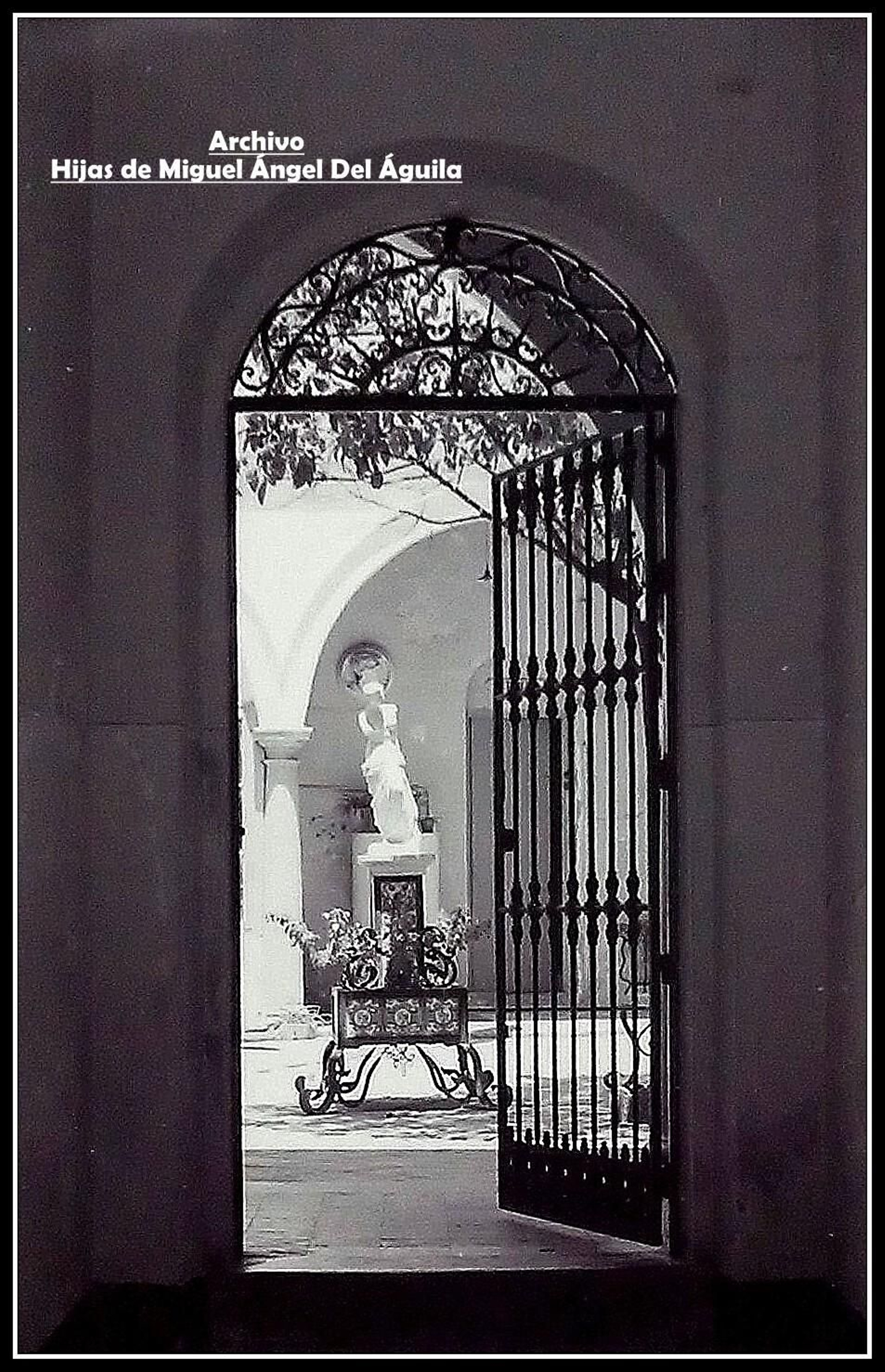 Entrada a la antigua Escuela de Arte.