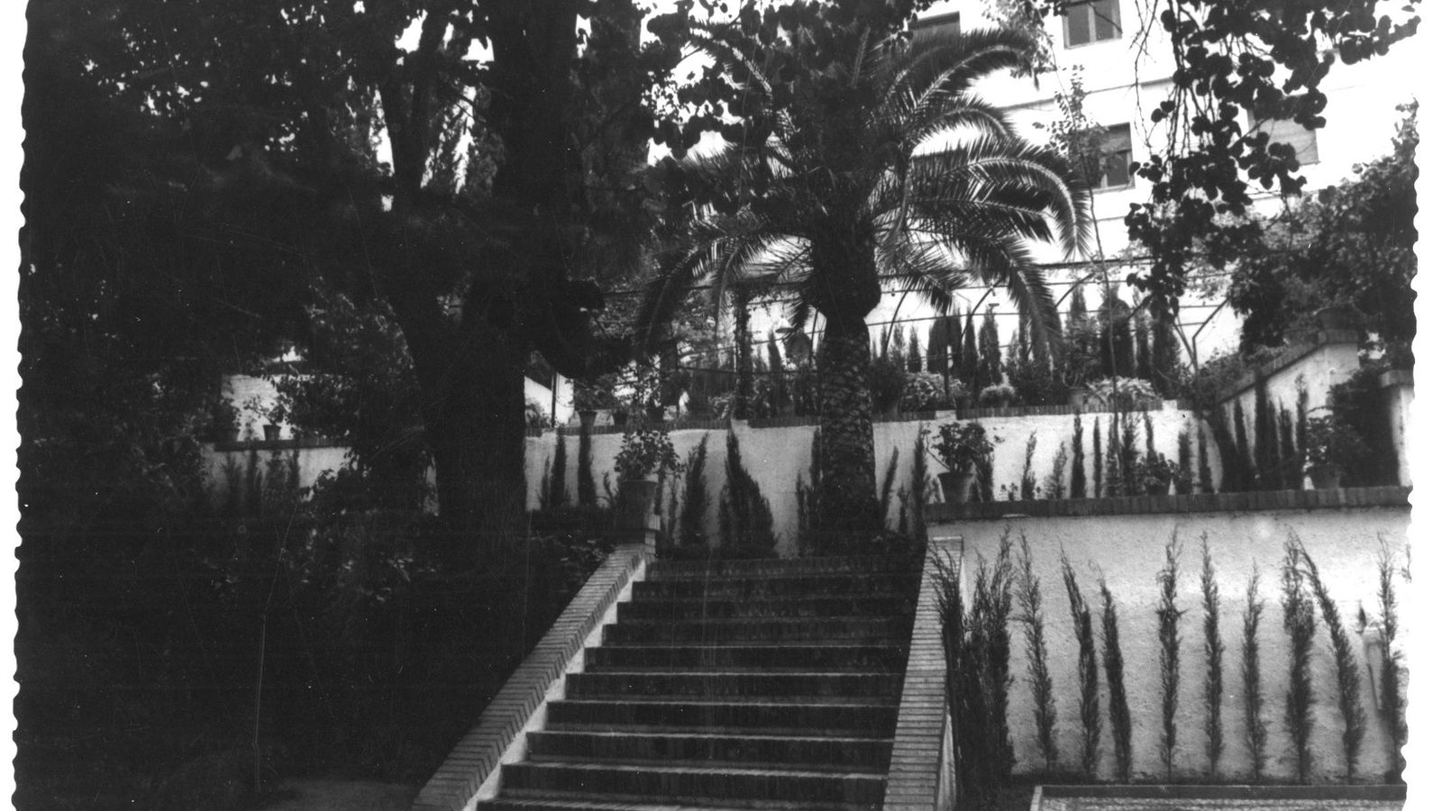 Arreglo del jardín en 1971.