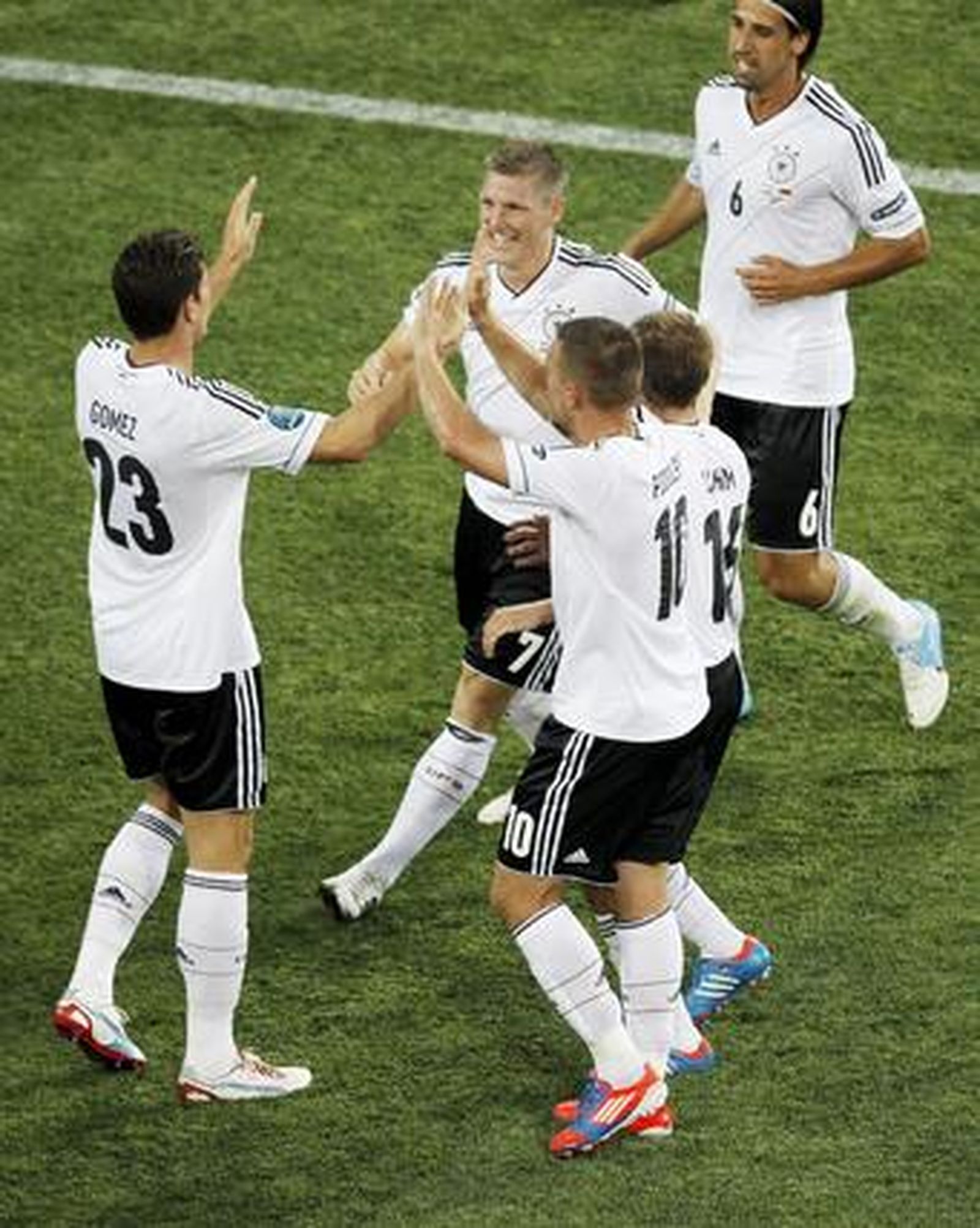 Alemania da un golpe en la mesa al vencer 1-2 a Holanda.

Foto: EFE