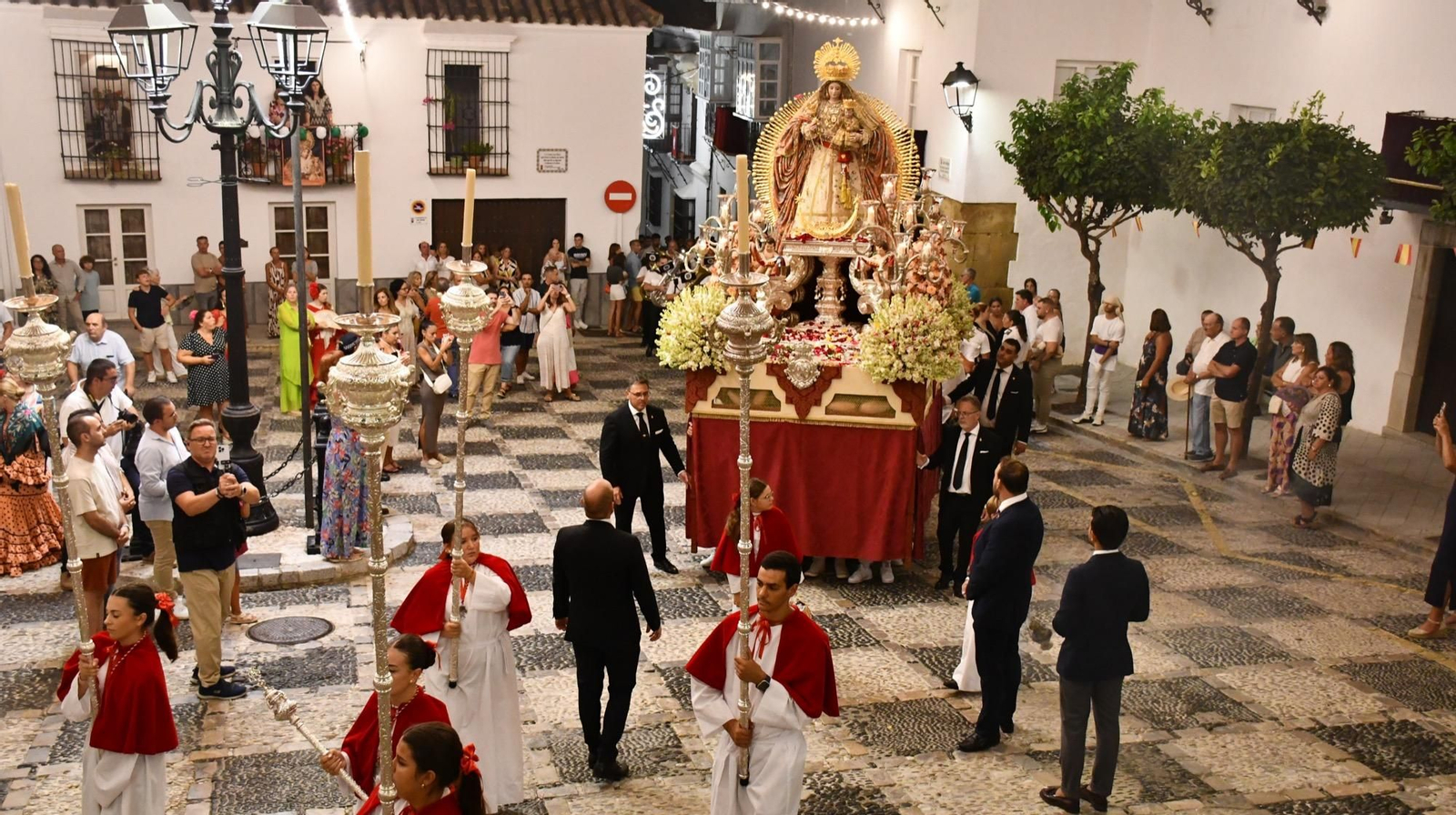 Santa María la Coronada, en la Plaza de la Iglesia. Santa María la Coronada, en la Plaza de la Iglesia.
