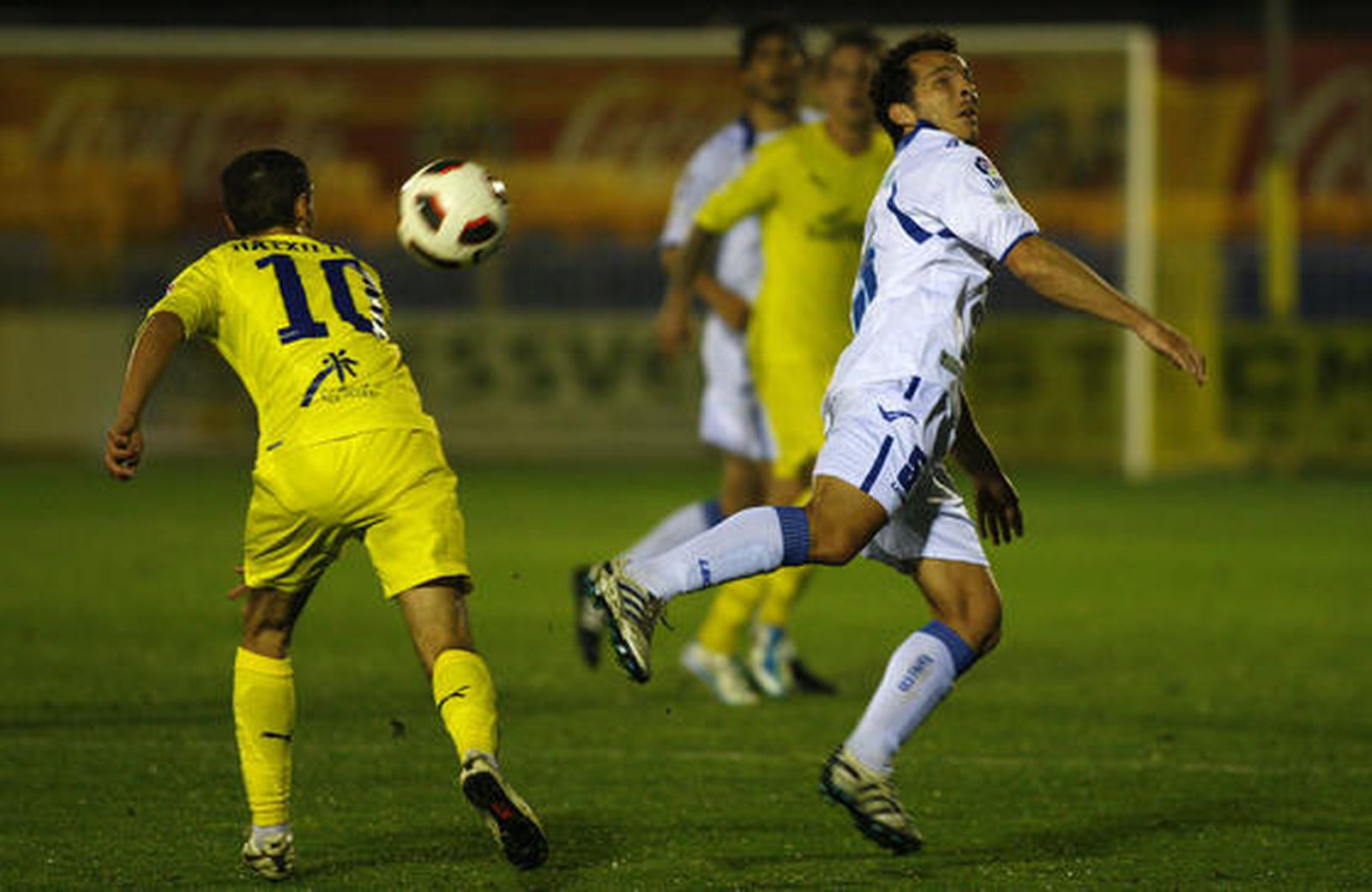 El Xerez vuelve a saborear el triunfo después de seis jornadas gracias a los goles de Héctor (pp) y Óscar Díaz./Fotos:LOF

Foto: LOF