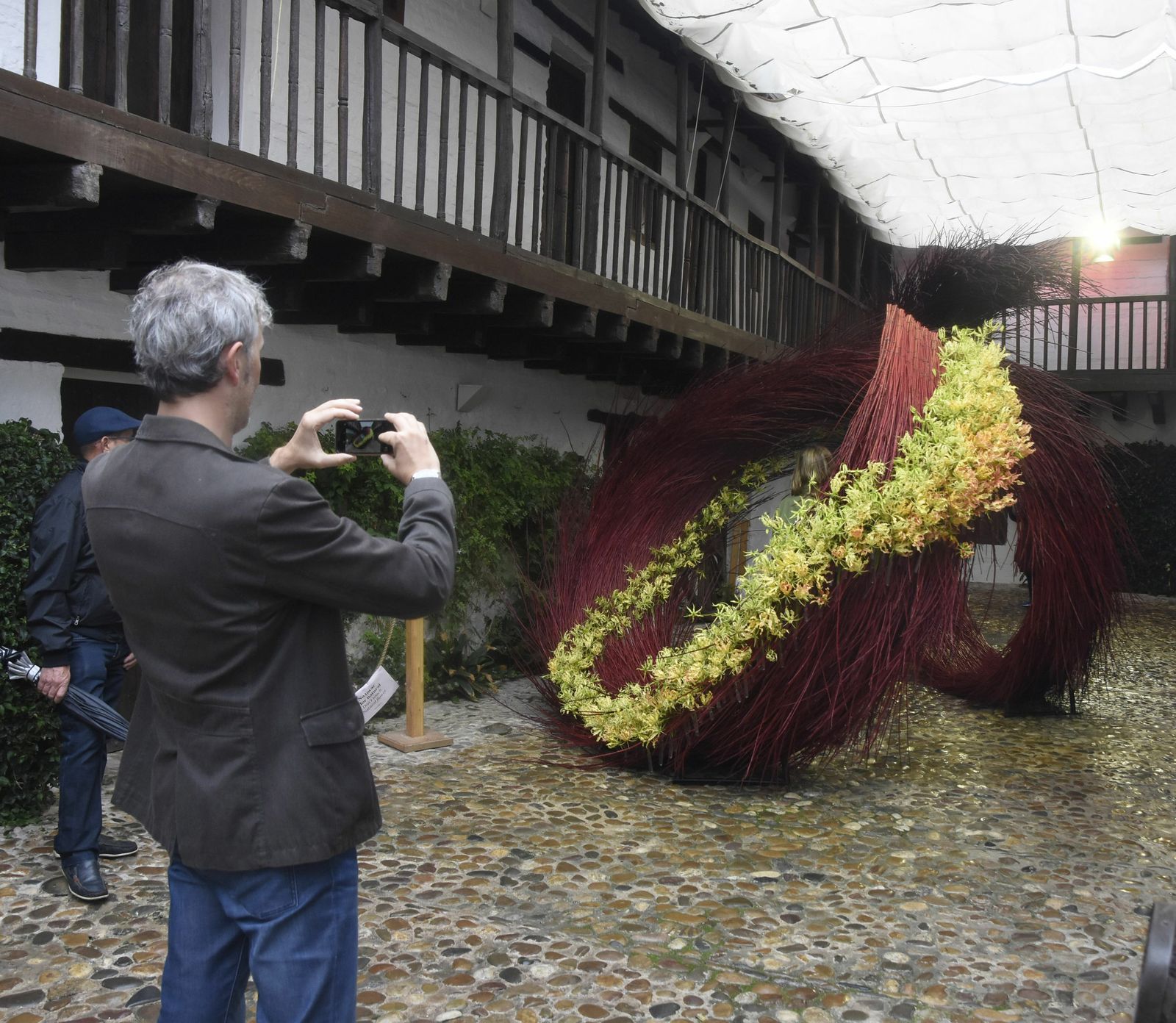 Instalación de Flora 2018 en la posada del Potro.