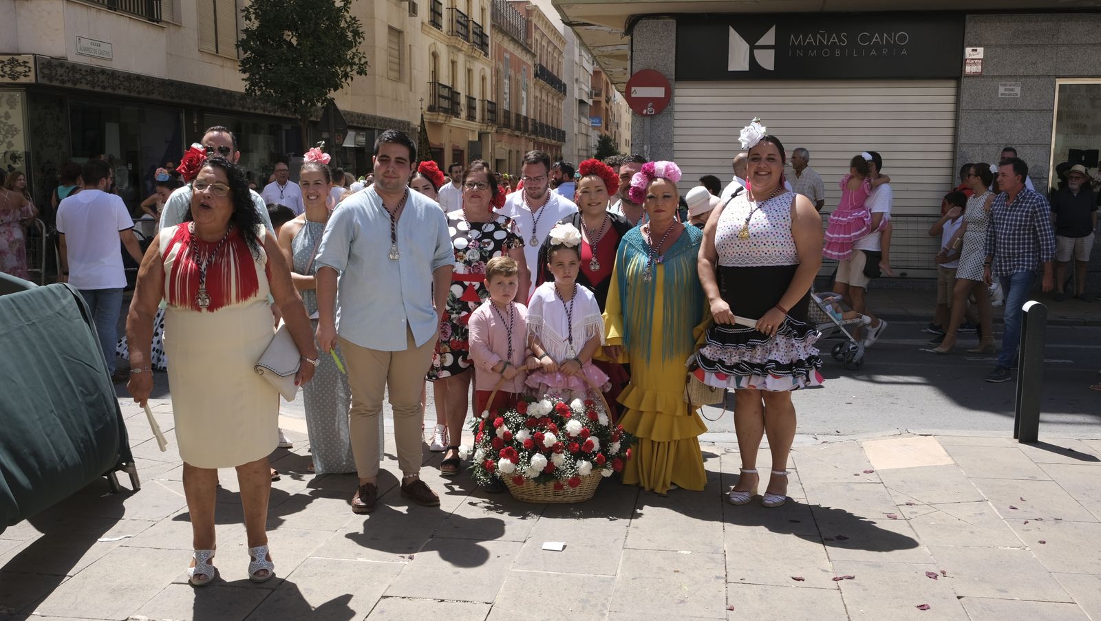 Imágenes de la ofrenda floral a la Virgen del Mar. Feria de Almería 2022