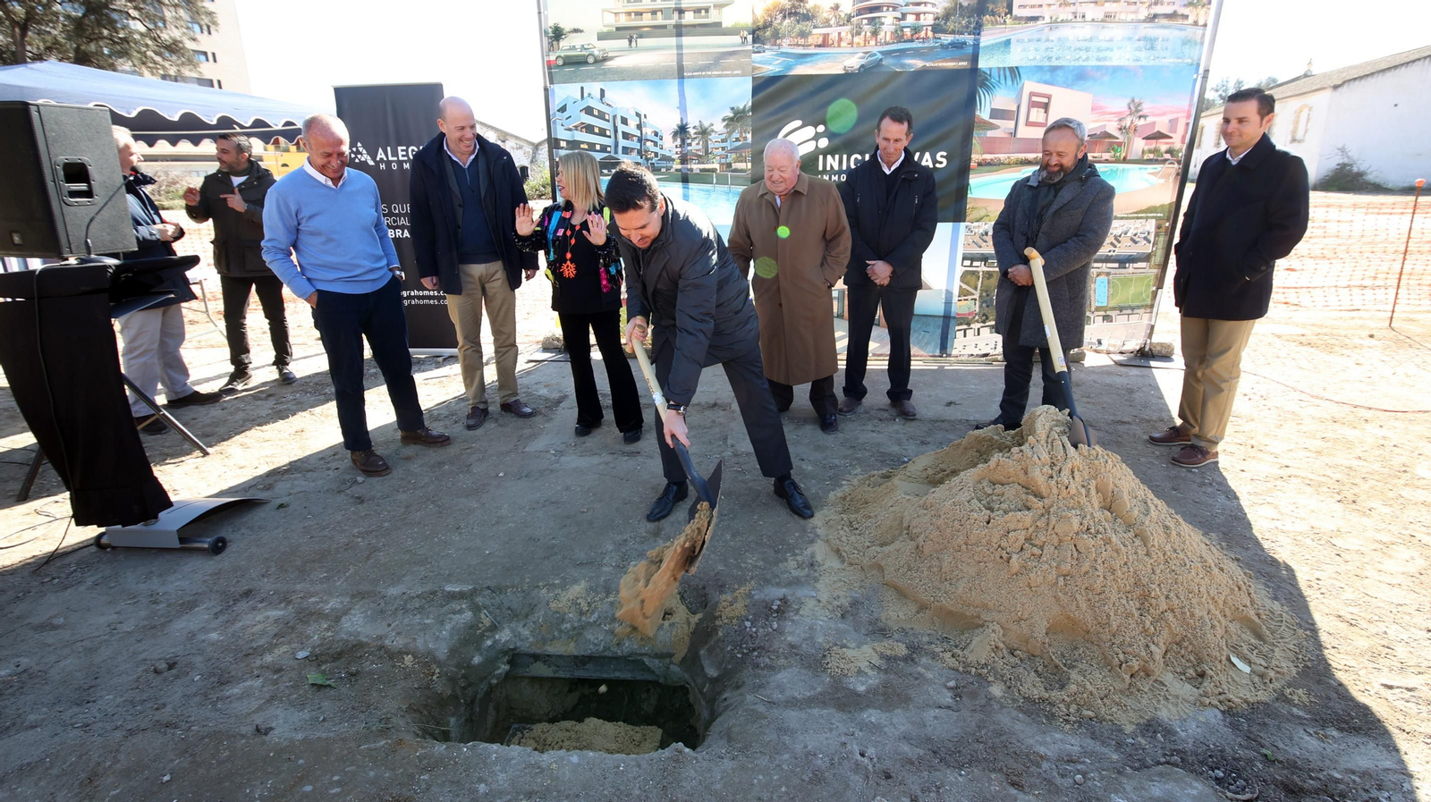 Primera piedra del proyecto residencial Willians Plaza en Jerez