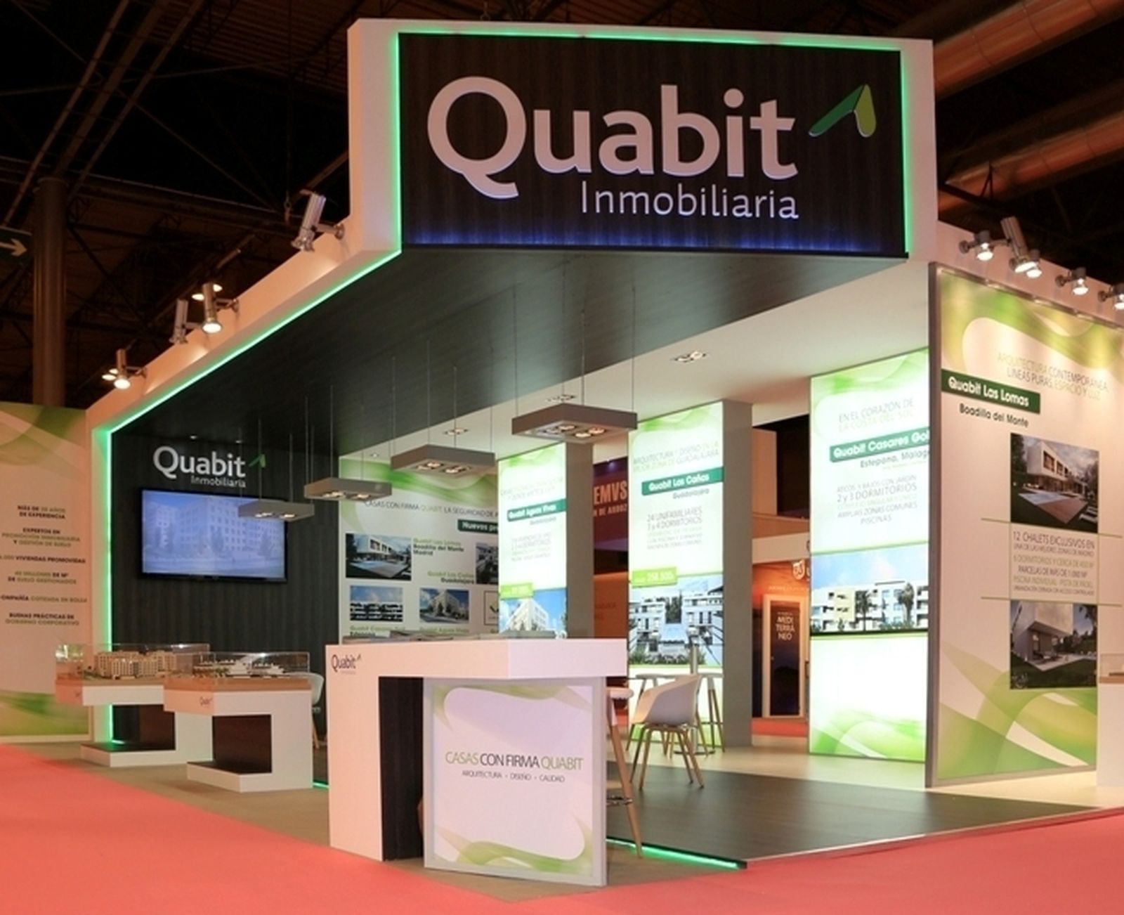 Un expositor de Quabit.