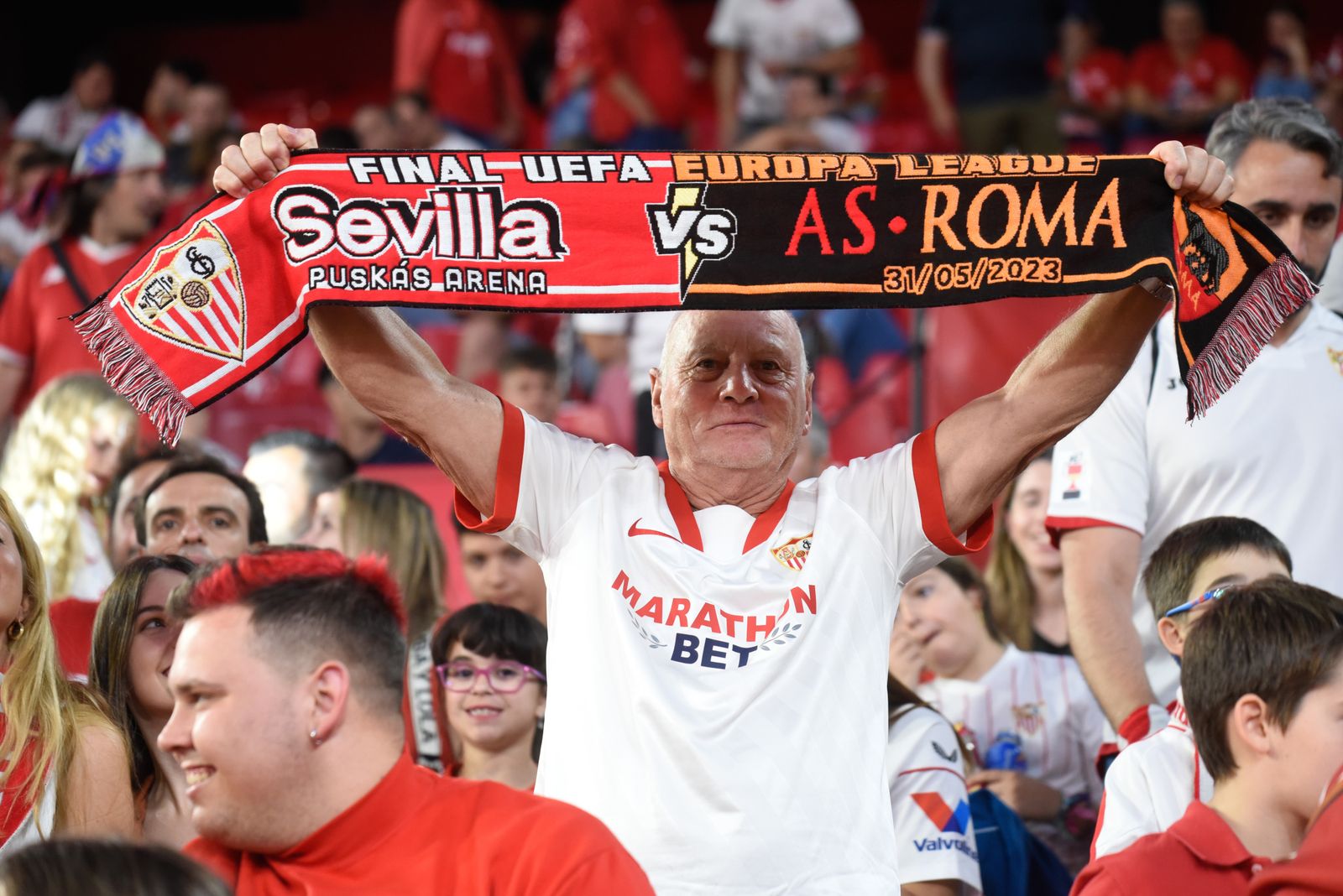 Búscate en la celebración del Sevilla, en el Sánchez-Pizjuán
