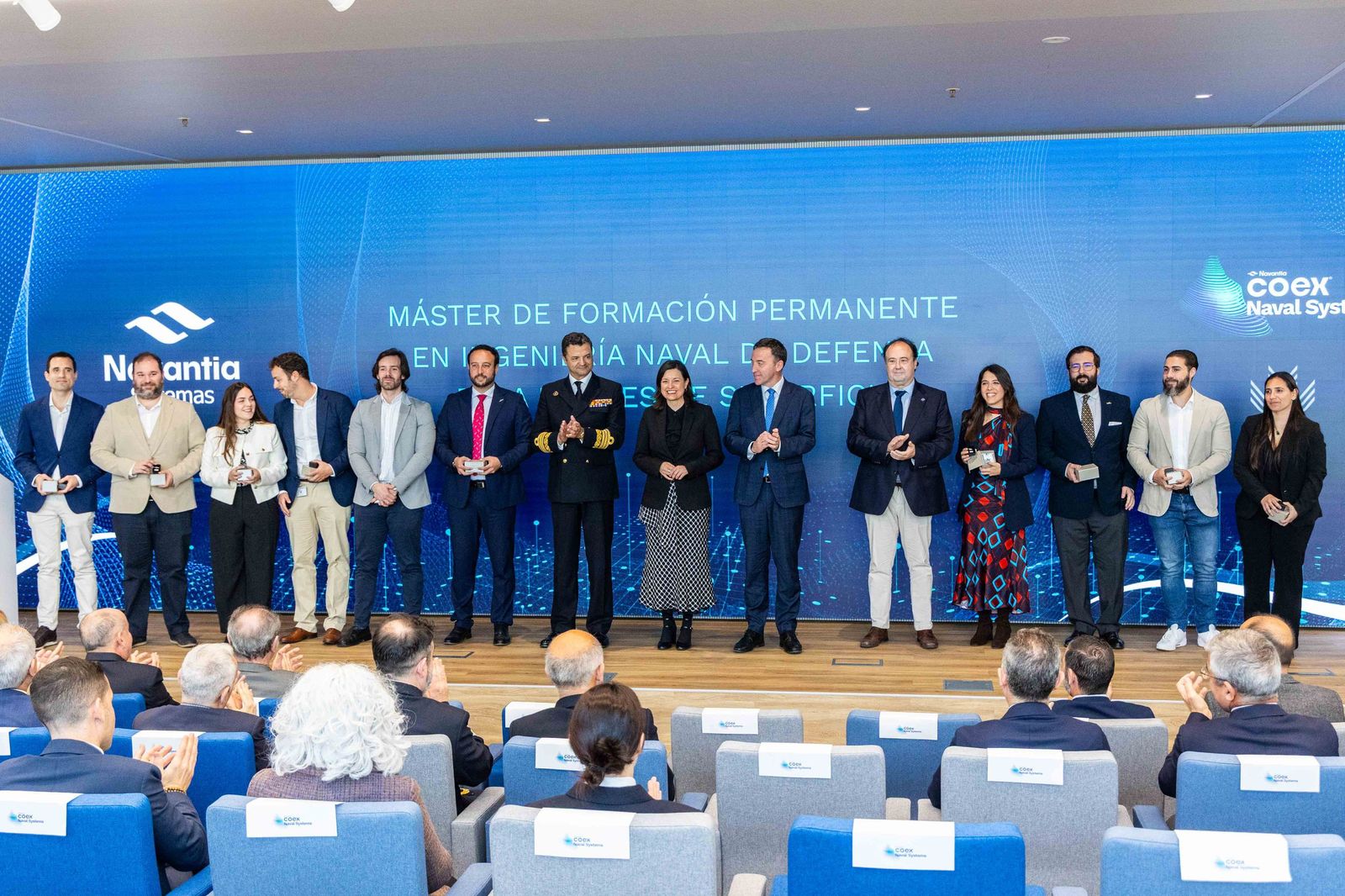 Foto de familia de la clausura del I Máster de Ingeniería Naval de Defensa de Navantia en colaboración con la UCA