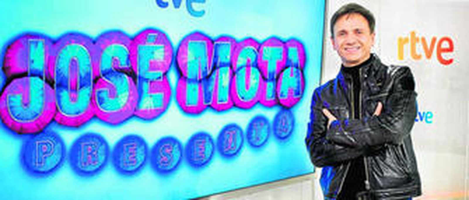 El humorista manchego con la nueva rotulación de su programa que se incorpora desde hoy a la programación de La 1.