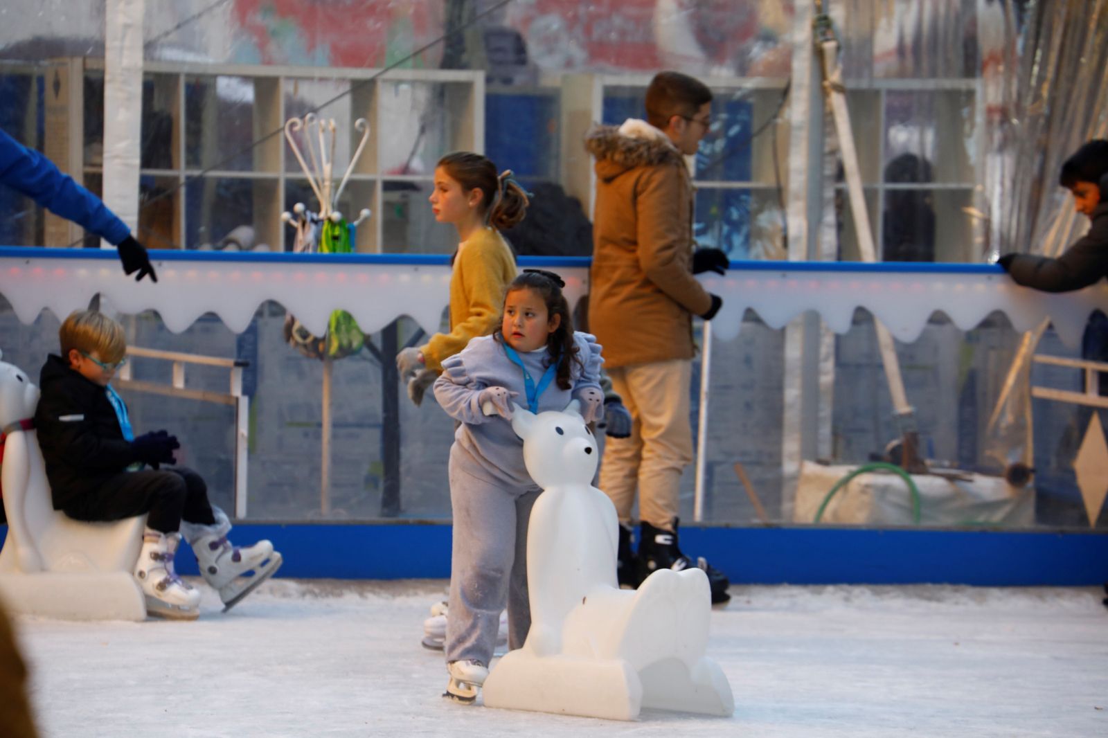 El gran ambiente en las calles de Córdoba en la previa de la Nochevieja, en fotografías