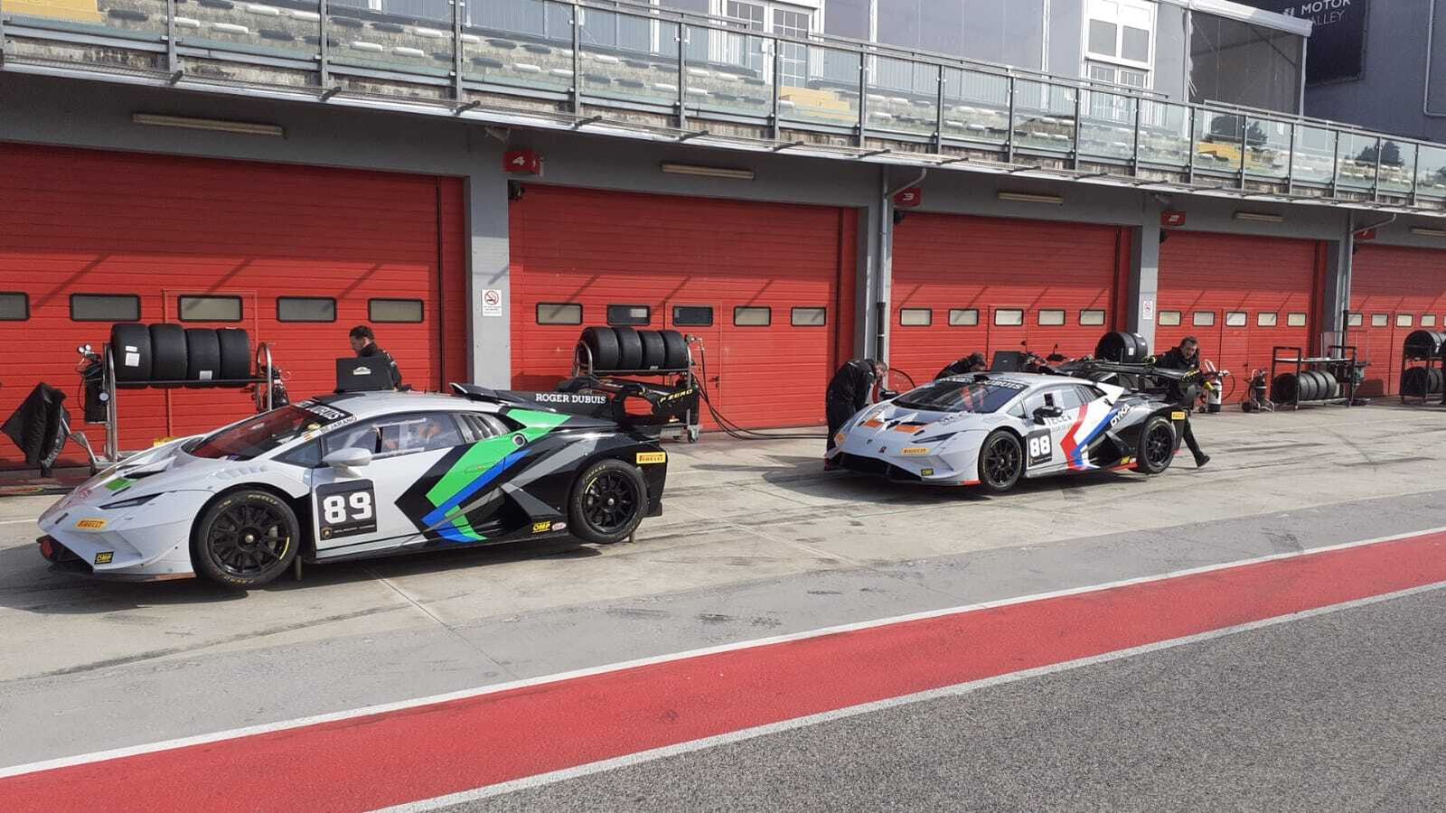 El Lamborghini Imperiale Racing de Manu Bejarano, en el circuito de Ímola.