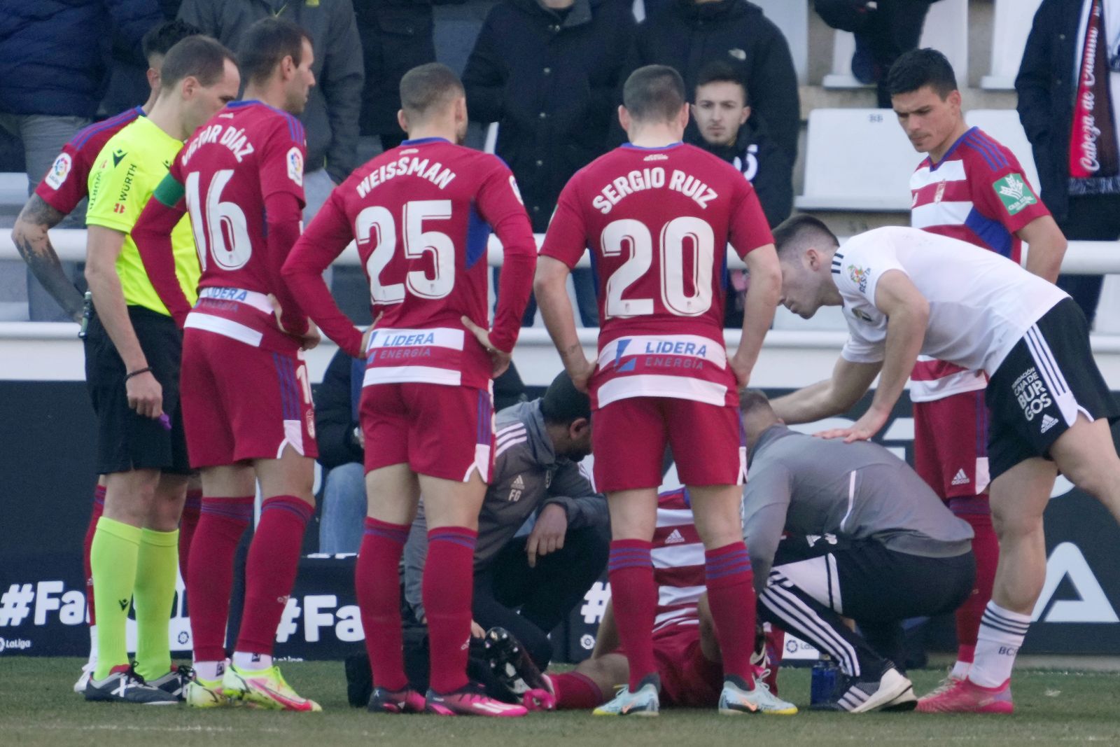 Los rojiblancos en el duelo ante el Burgos.