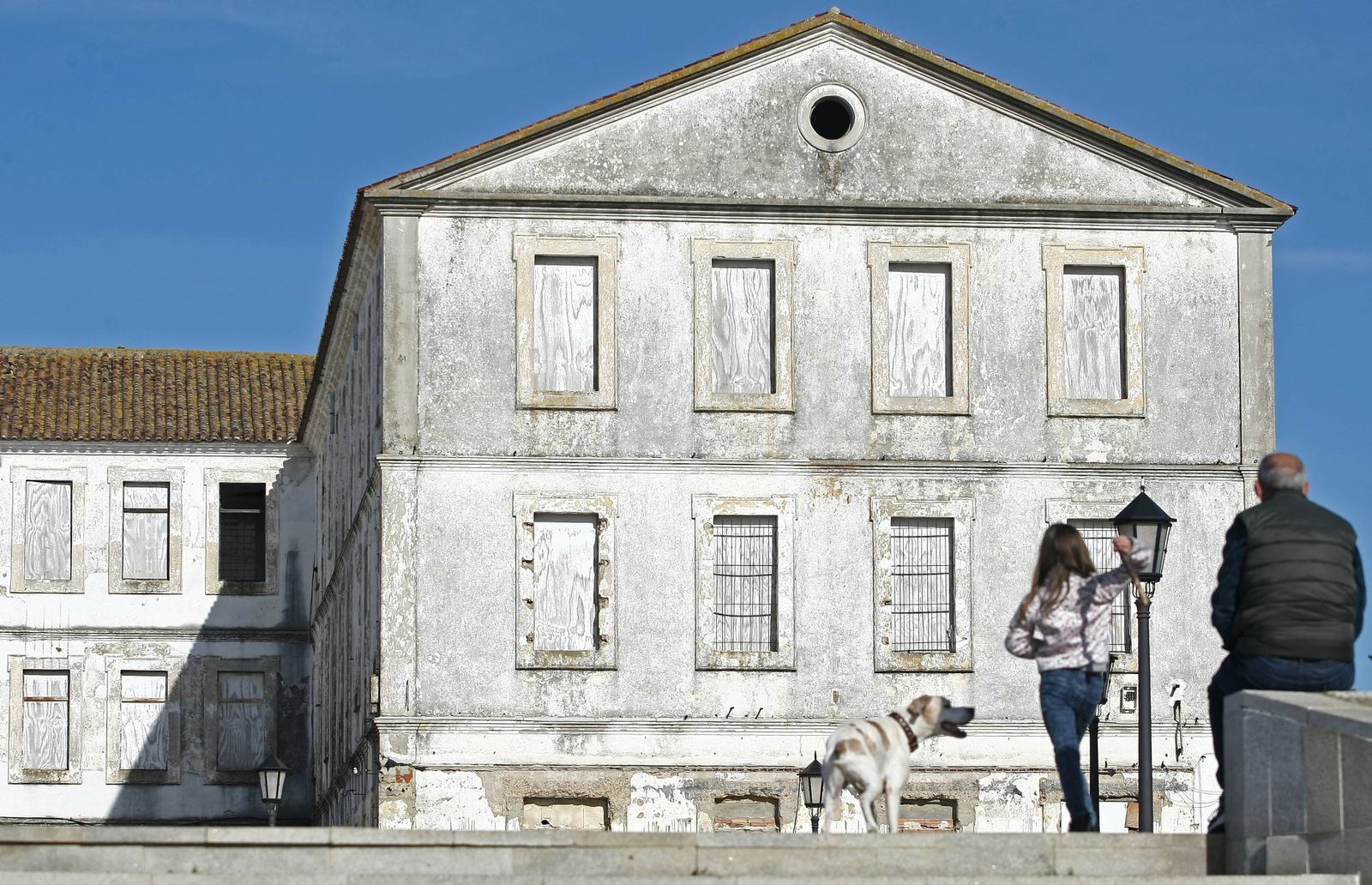 El edificio en ruinas del Diego Salinas.