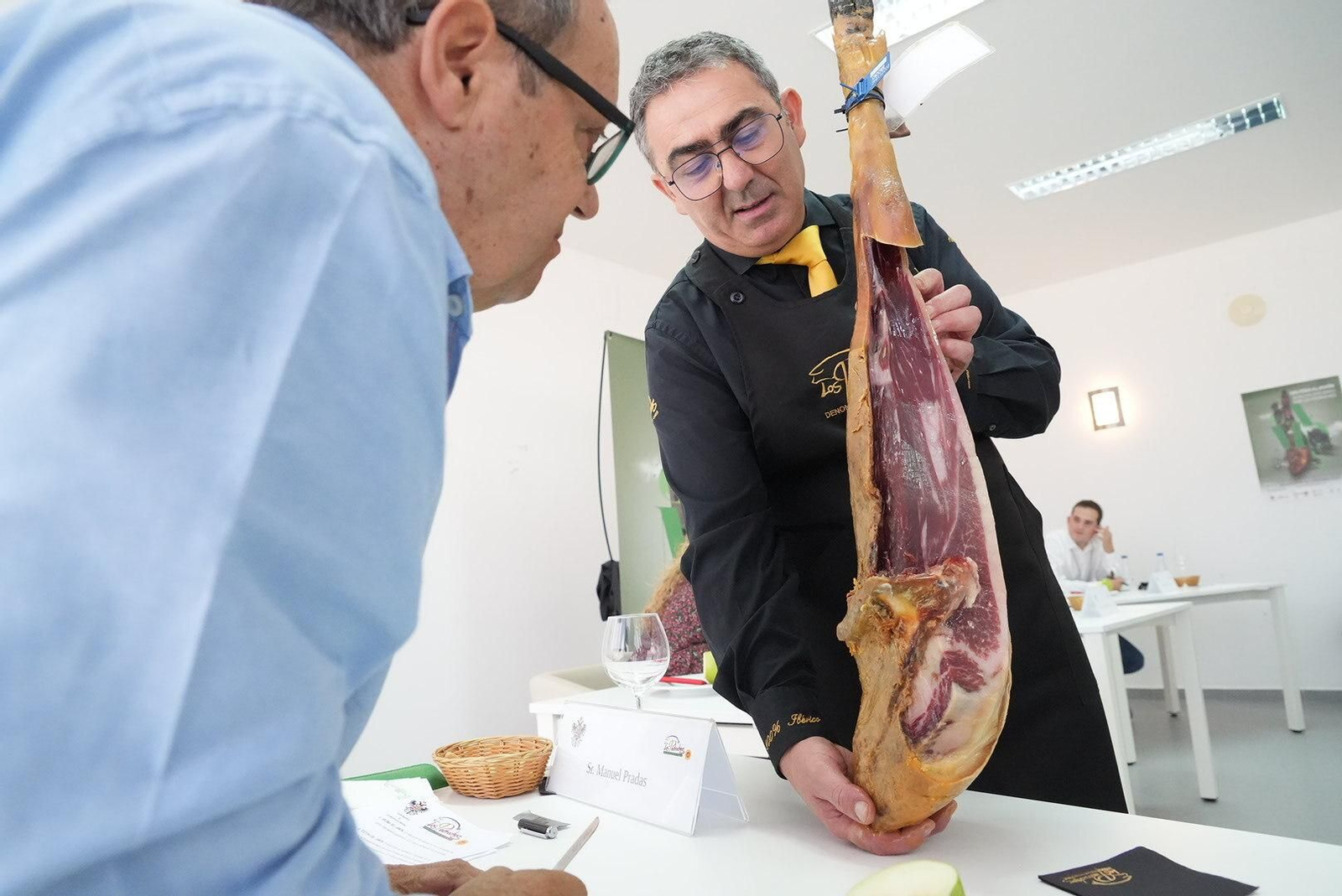El concurso al mejor jamón de bellota 100% ibérico de Los Pedroches, en imágenes