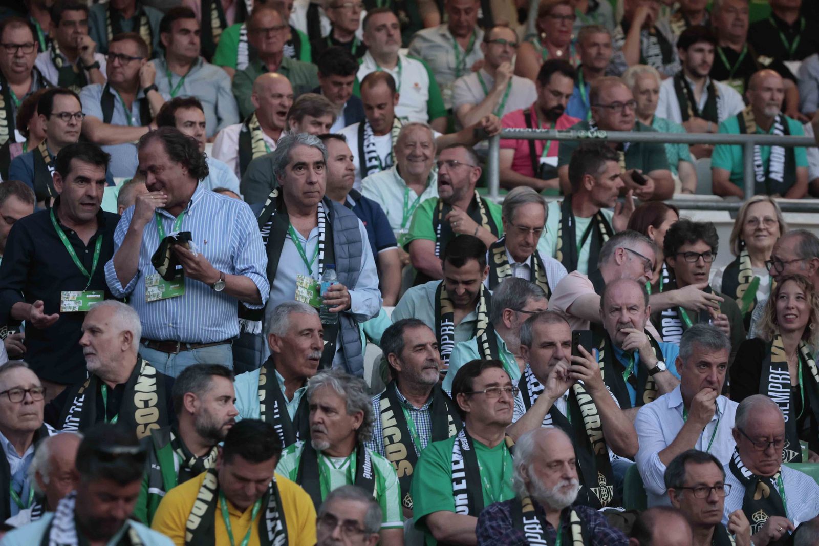 Búscate en el acto Siempre Verdiblancos