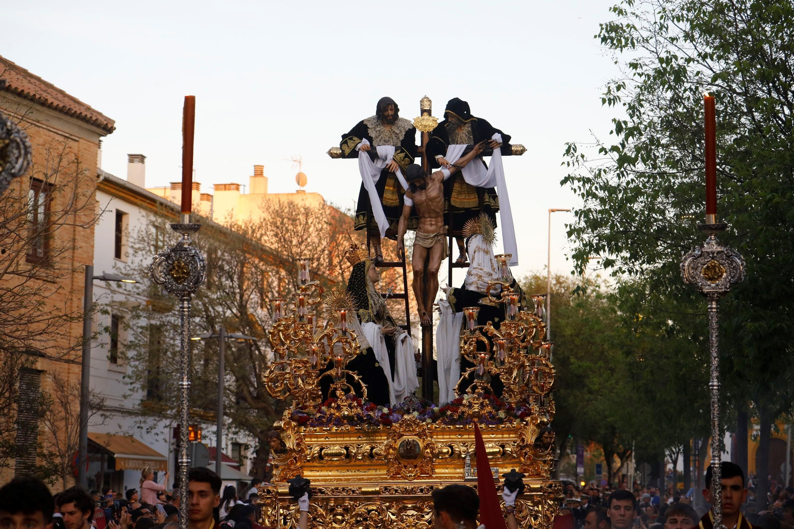 Viernes Santo en Córdoba: la procesión del Descendimiento, en imágenes