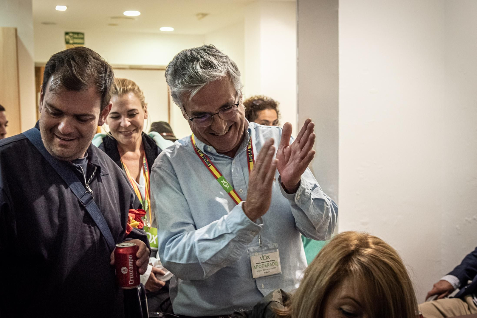 Imágenes de la jornada electoral en la sede de VOX en Huelva