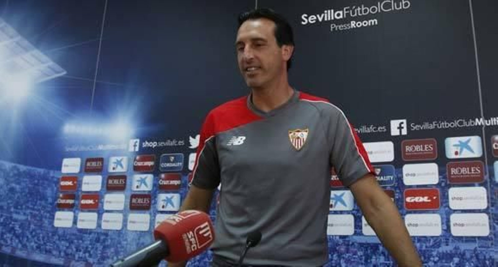 Emery: "Chicharito está dentro del abanico de posibles fichajes"