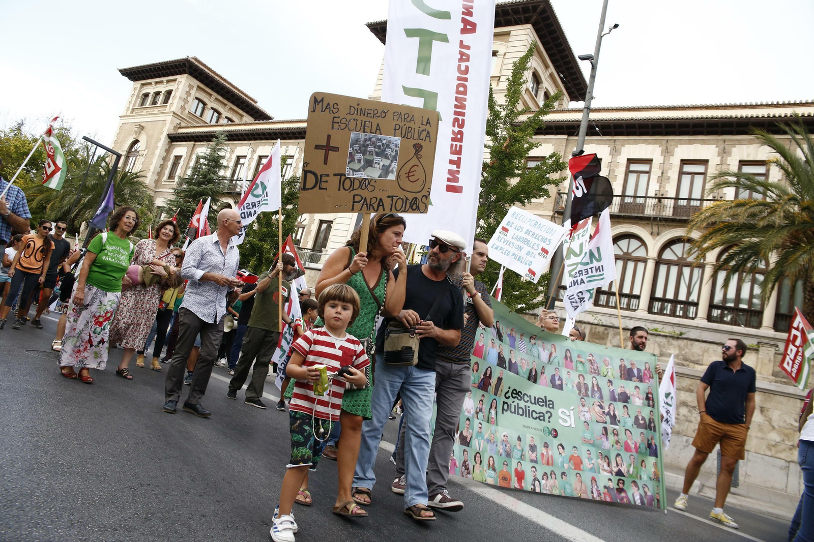 Protesta para exigir medios y personal en Educación
