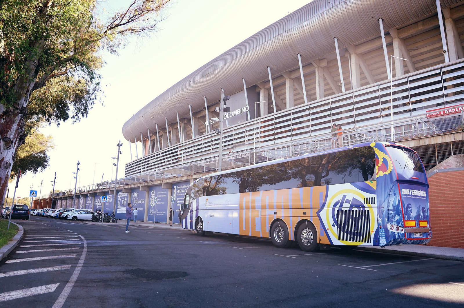 Imágenes del nuevo autobús oficial del Recreativo de Huelva