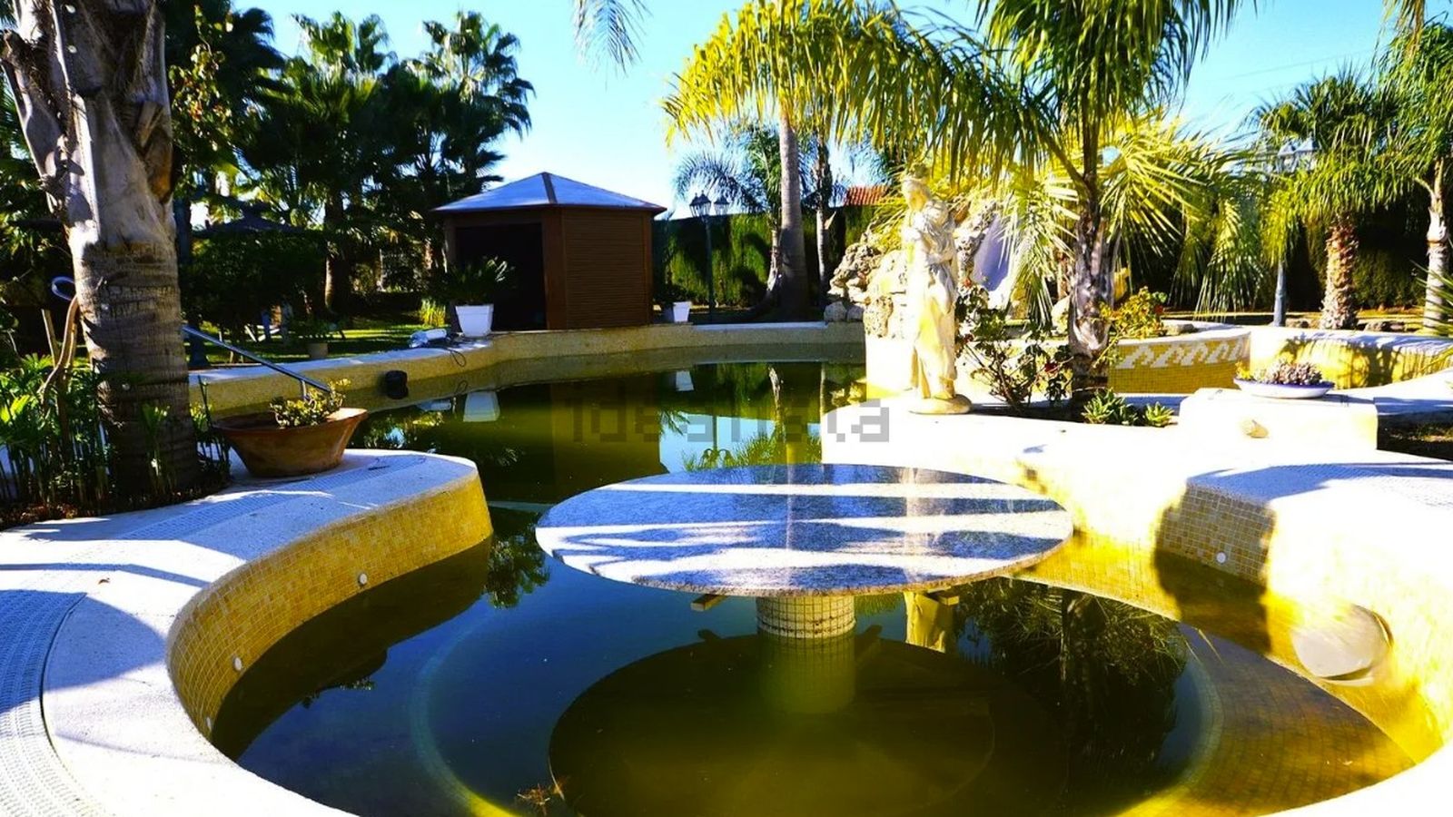 Piscina de la finca en venta ubicada en la zona rural de Jerez.