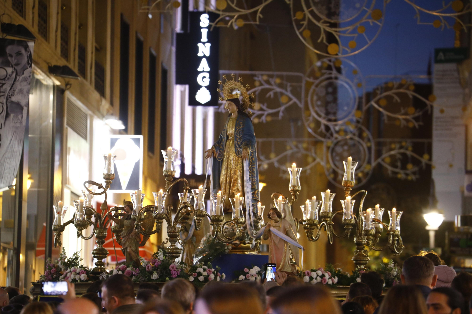 La procesión de la Virgen Milagrosa de Córdoba, en imágenes