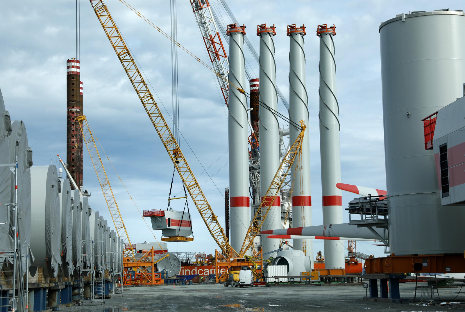 Puerto Real, presente en la estación eólico marina Wikinger