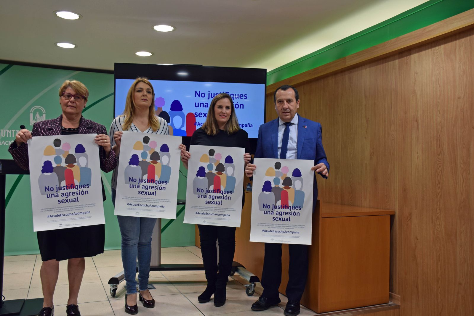 Responsables de la Junta durante la presentación, ayer, de la campaña.