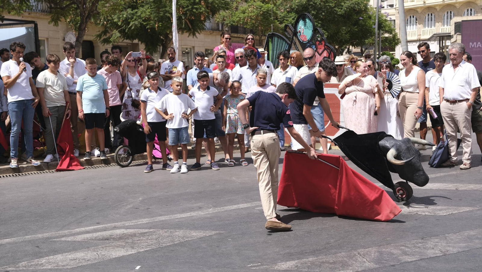 Exhibición de toreo de salón de la Escuela Taurina de Almería, en imágenes