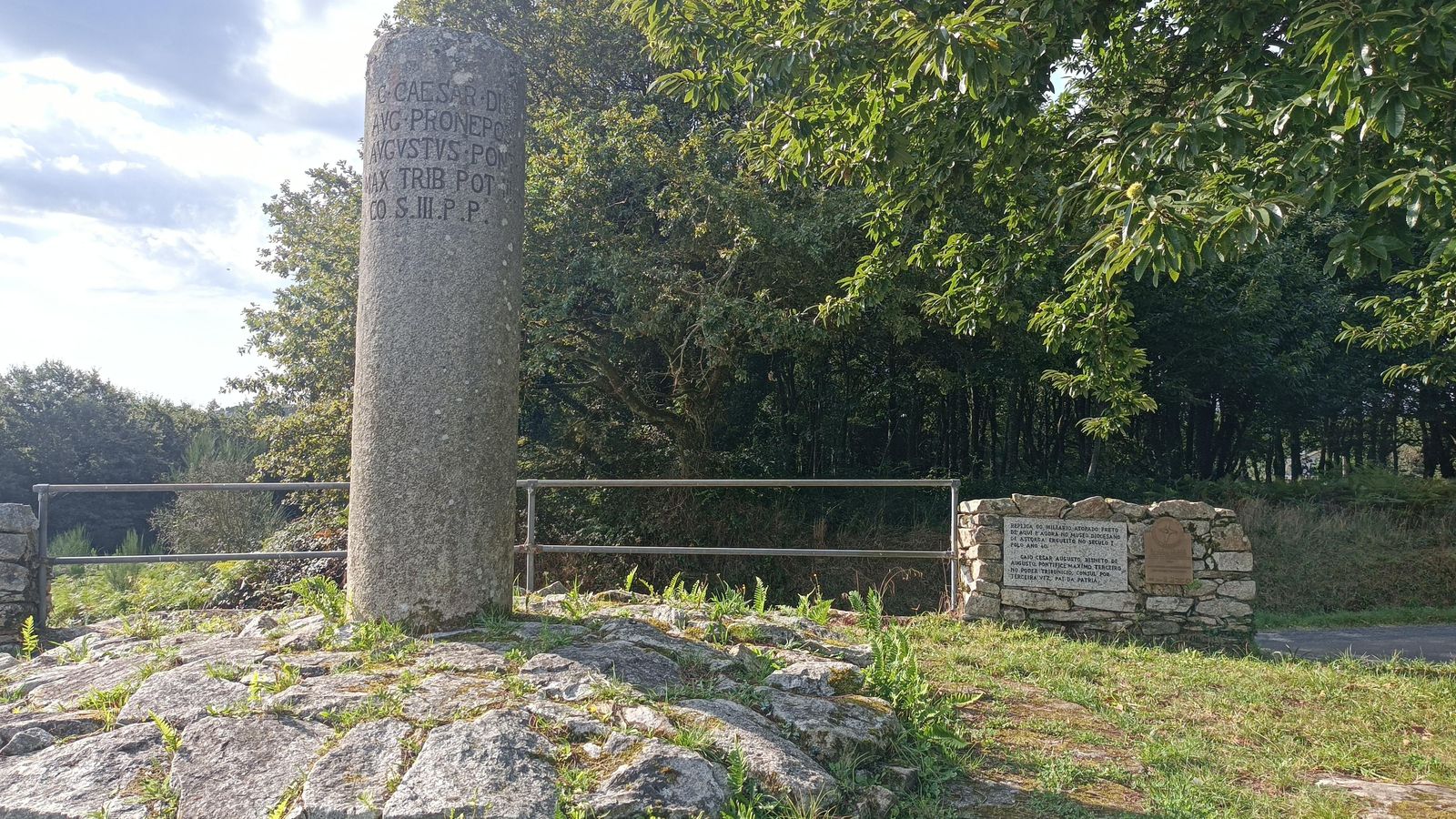 Miliario de la Vía XIX del Itinerario Antonino, la calzada que seguimos desde lugo.